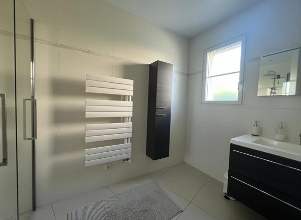 À vendre - Maison contemporaine, 6 pièces située à Saint-Cyr-sur-Loire (37540)