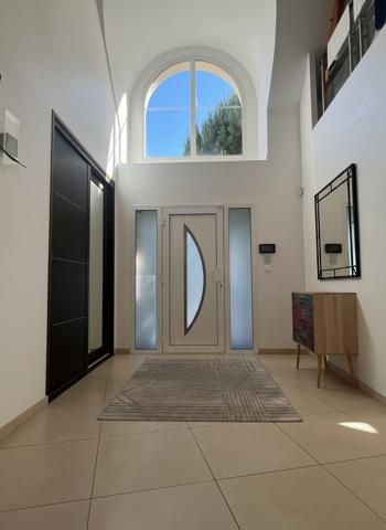 À vendre - Maison contemporaine, 6 pièces située à Saint-Cyr-sur-Loire (37540)