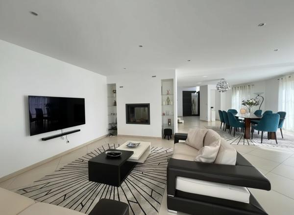 À vendre - Maison contemporaine, 6 pièces située à Saint-Cyr-sur-Loire (37540)