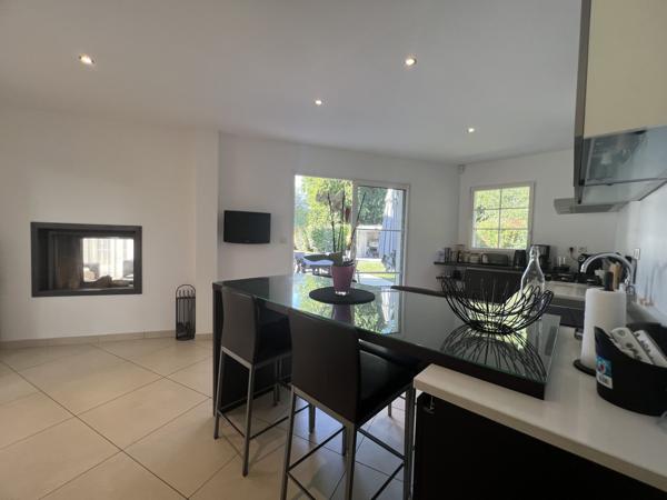 À vendre - Maison contemporaine, 6 pièces située à Saint-Cyr-sur-Loire (37540)