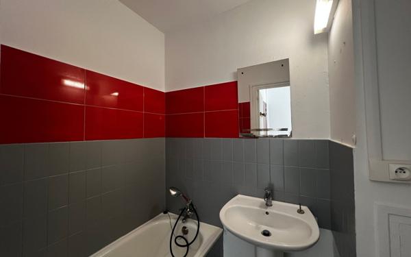 Appartement à louer    1 pièce •  Nîmes