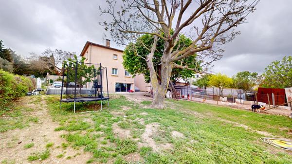Maison lumineuse avec jardin, proche de Carcassonne