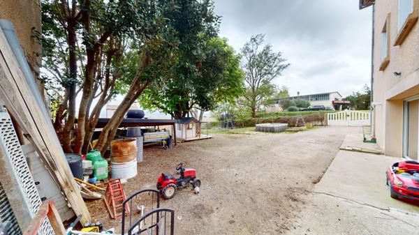 Maison lumineuse avec jardin, proche de Carcassonne