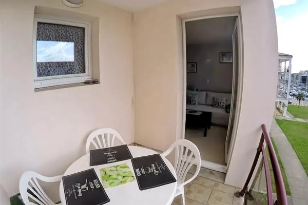 APPARTEMENT T2 AVEC TERRASSE ET PARKING AU PORT DE ROCHEFORT