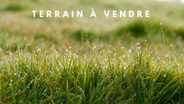 TERRAIN À BÂTIR DANS UN DOMAINE PRIVÉ