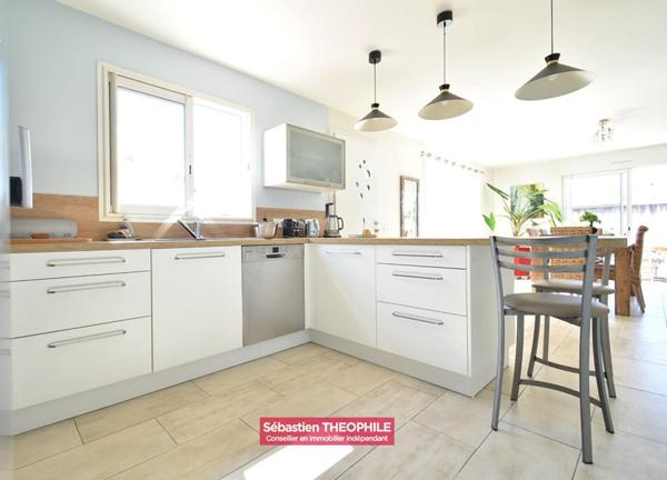 Maison proche Saint-Gilles-Croix-de-Vie 5 pièce(s) 136 m2 -