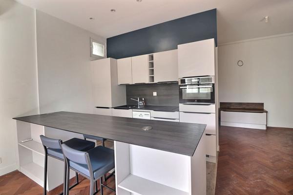 LOCATION APPARTEMENT - MARSEILLE 13008 - 2 Pièces - 55 m2