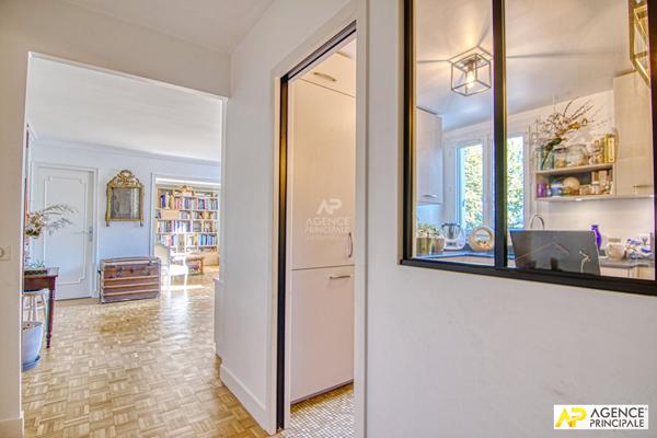Versailles Saint-Louis Appartement 4 pièces de 86m² carrez situé au 1er étage avec ascenseur €675 000 ** - Référence 27535