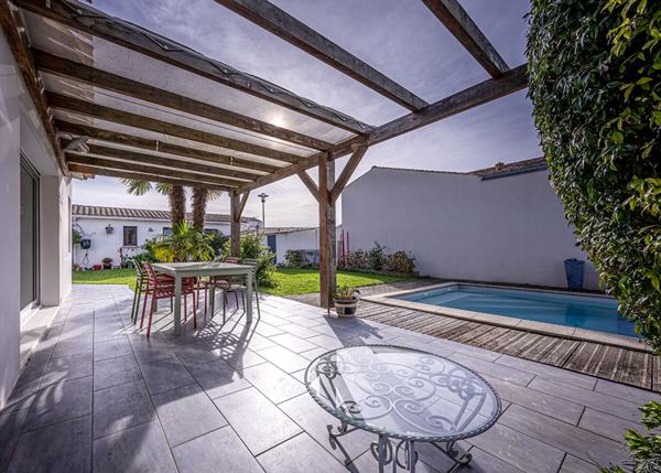 Maison familiale plain pied avec piscine 153M²