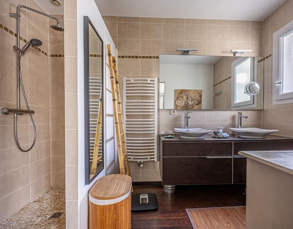 Maison familiale plain pied avec piscine 153M²