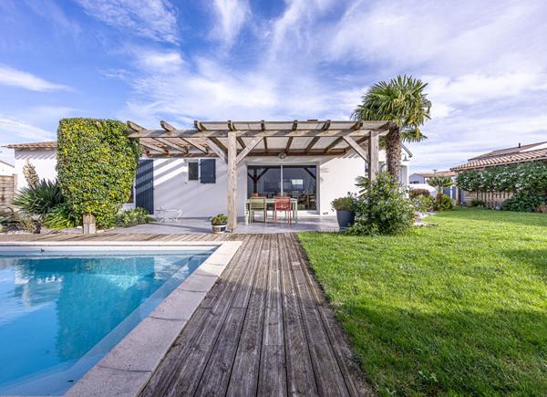 Maison familiale plain pied avec piscine 153M²
