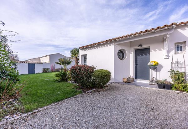 Maison familiale plain pied avec piscine 153M²