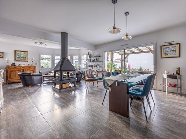 Maison familiale plain pied avec piscine 153M²