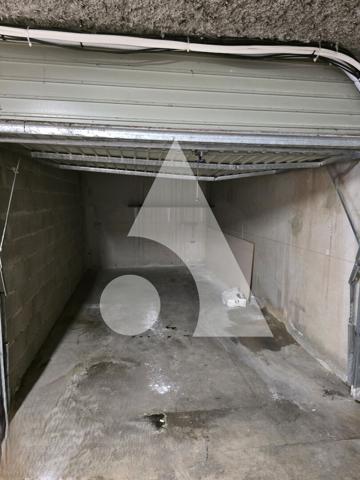 Parking / box 1 pièce 12 m2