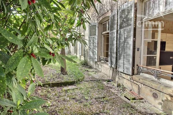 Au cœur de BAR LE DUC, je vous invite à découvrir cette charmante maison de ville authentique rénovée en partie.