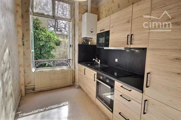 Au cœur de BAR LE DUC, je vous invite à découvrir cette charmante maison de ville authentique rénovée en partie.