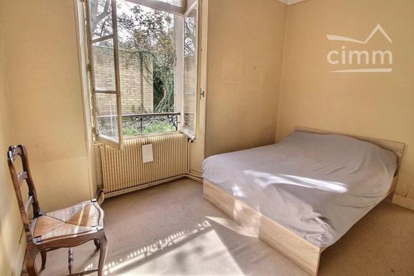 Au cœur de BAR LE DUC, je vous invite à découvrir cette charmante maison de ville authentique rénovée en partie.