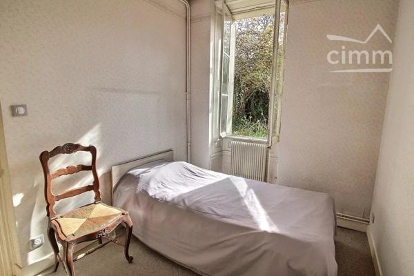 Au cœur de BAR LE DUC, je vous invite à découvrir cette charmante maison de ville authentique rénovée en partie.