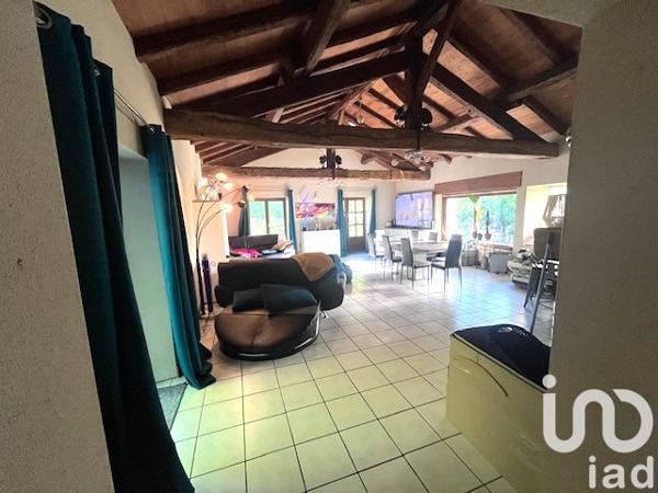 Maison à vendre 6 pièces 157 m² Terres-de-Haute-Charente