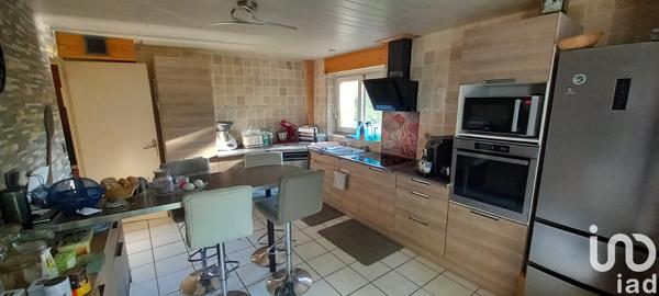 Maison à vendre 6 pièces 157 m² Terres-de-Haute-Charente