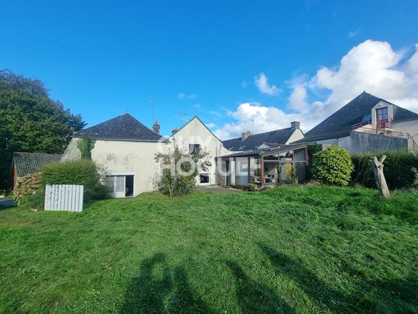 LARRE : ensemble de 2 maisons sur grand jardin en centre bourg