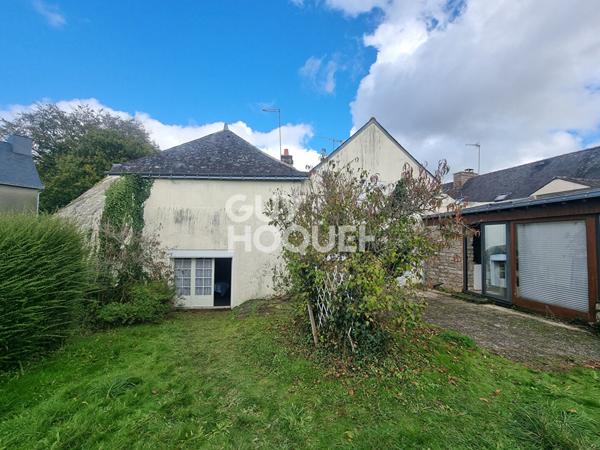 LARRE : ensemble de 2 maisons sur grand jardin en centre bourg