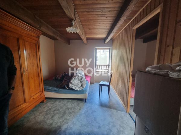 LARRE : ensemble de 2 maisons sur grand jardin en centre bourg