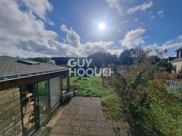 LARRE : ensemble de 2 maisons sur grand jardin en centre bourg