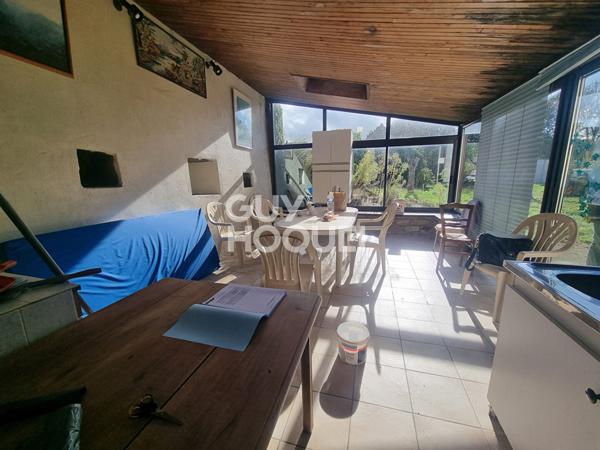 LARRE : ensemble de 2 maisons sur grand jardin en centre bourg