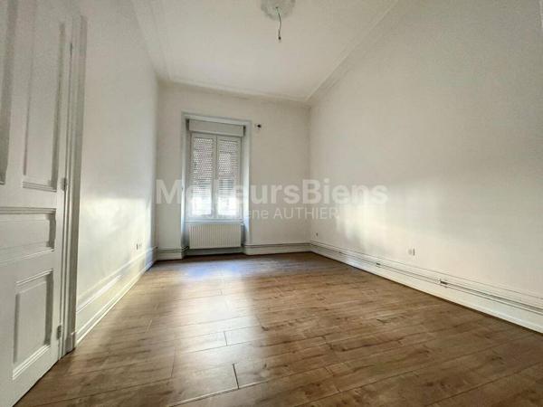 Joli Appartement Haussmannien en rez-de-chaussée