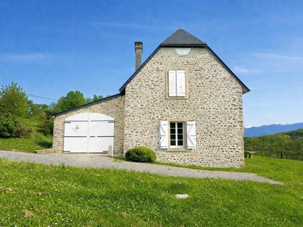 GRANGE REHABILITEE A LA CAMPAGNE AVEC DEPENDANCES