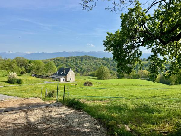 GRANGE REHABILITEE A LA CAMPAGNE AVEC DEPENDANCES