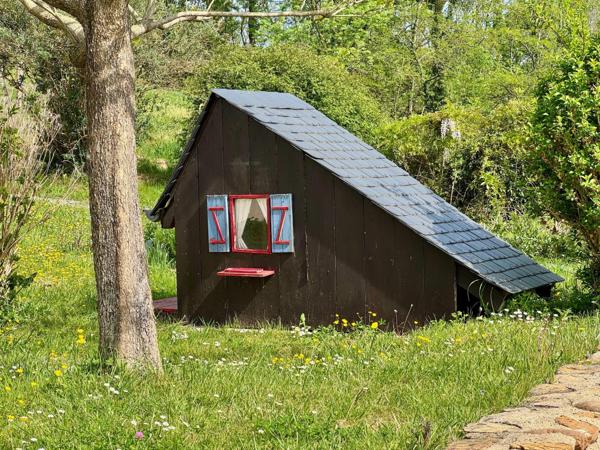 GRANGE REHABILITEE A LA CAMPAGNE AVEC DEPENDANCES