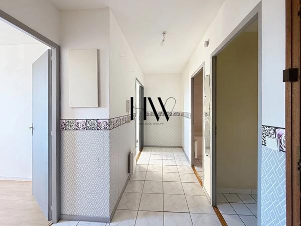 Appartement à rénover - 2 pièces - 42 m² avec balcon et cave - COLLONGES SOUS SALEVE (74)