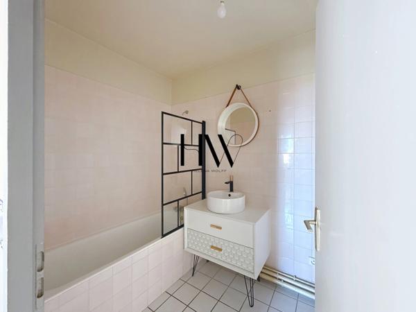 Appartement à rénover - 2 pièces - 42 m² avec balcon et cave - COLLONGES SOUS SALEVE (74)