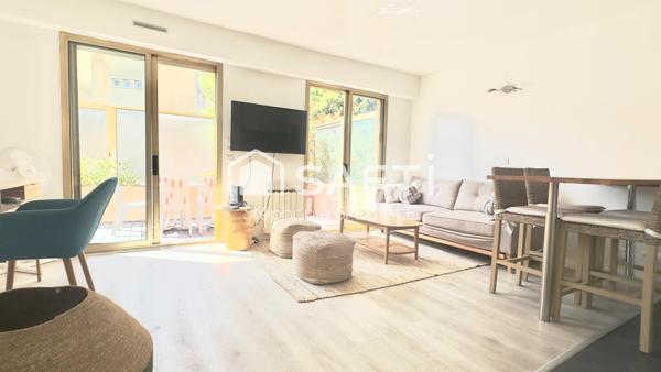 Charmant 2 pièces avec grande terrasse aperçu mer, piscine et stationnement au Cannet