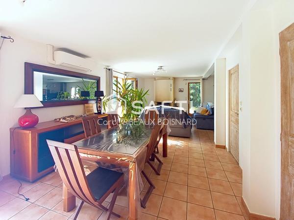 Une maison où chacun peut avoir sa chambre... et où les vacances commencent dans le jardin !