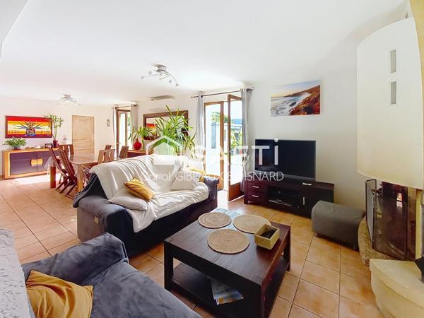Une maison où chacun peut avoir sa chambre... et où les vacances commencent dans le jardin !