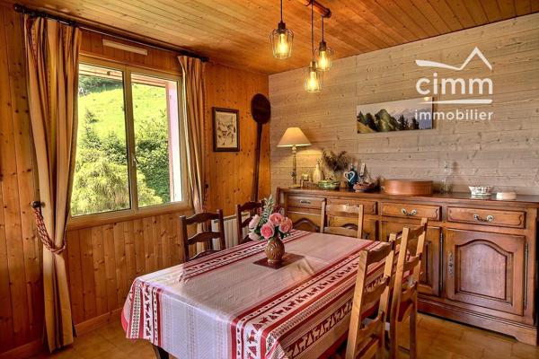 TANINGES (74440) – Chalet avec vue sur les montagnes – 3 chambres – Fort potentiel de rénovation