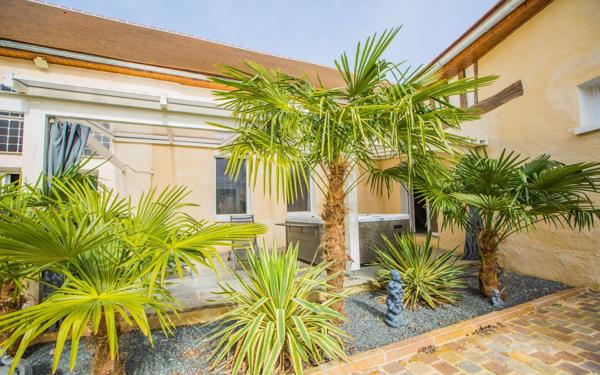 Maison à vendre    9 pièces • 256,20 m2 Maintenon