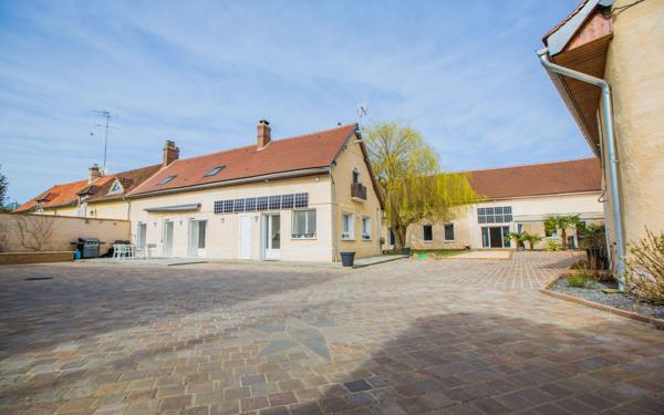 Maison à vendre    9 pièces • 256,20 m2 Maintenon