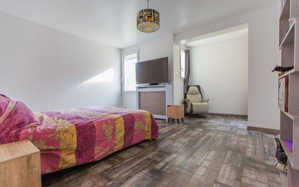 Maison à vendre    9 pièces • 256,20 m2 Maintenon