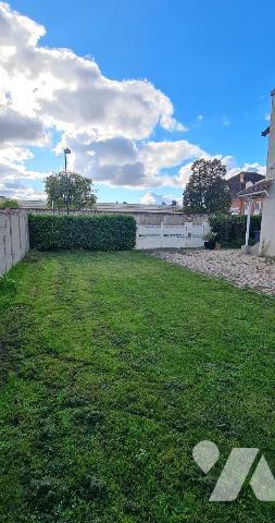 A LA ROCHETTE (77000), venez visiter cette maison d'env. 141m² habitable élevée sur cave en par...