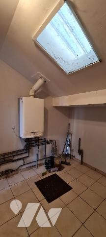 A LA ROCHETTE (77000), venez visiter cette maison d'env. 141m² habitable élevée sur cave en par...