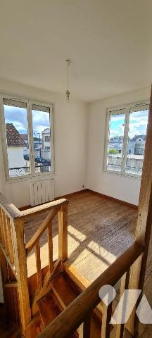 A LA ROCHETTE (77000), venez visiter cette maison d'env. 141m² habitable élevée sur cave en par...