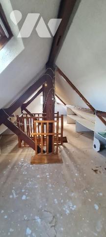 A LA ROCHETTE (77000), venez visiter cette maison d'env. 141m² habitable élevée sur cave en par...