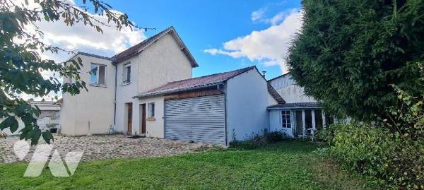 A LA ROCHETTE (77000), venez visiter cette maison d'env. 141m² habitable élevée sur cave en par...