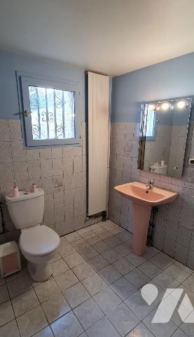 A LA ROCHETTE (77000), venez visiter cette maison d'env. 141m² habitable élevée sur cave en par...