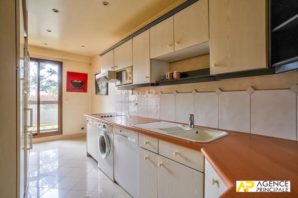 Appartement - Rez de jardin - Petit parc - Terrasse €650 000 ** - Référence 12859