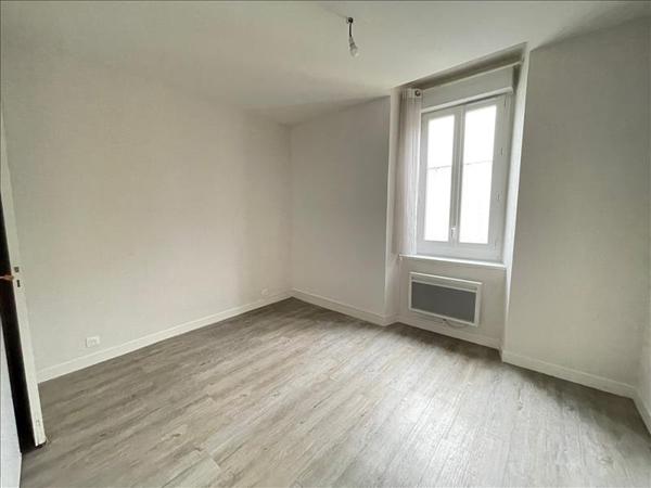 Appartement à louer 634 € CC BAGNERES DE BIGORRE 3 p 75 m² DPE E